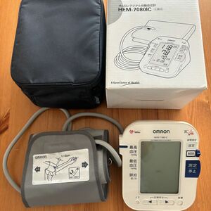 オムロン自動血圧計 上腕式　HEM-7080IC
