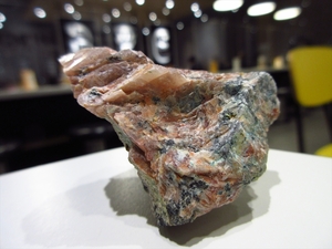 外国産鉱物標本　ドイツ産　ヴィッティへナイト(ヴィッティヘン鉱)　Wittichenite