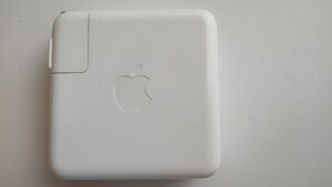 Apple 純正 61W USB-C Power Adapter A1718 MacBook ACアダプター