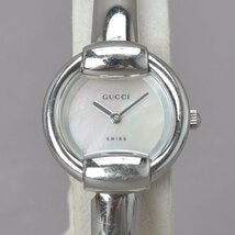 1円 美品 GUCCI グッチ バングルウォッチ 腕時計 稼働品 1400L シルバー シェル文字盤 SS クオーツ レディース ブレスレット Mk.g_画像5