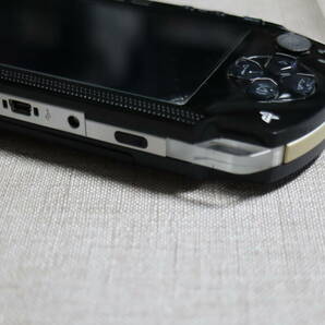 中古 SONY ソニー PSP プレイステーション ポータブル PSP-1000 黒 動作確認済 ソフトのおまけ付の画像5