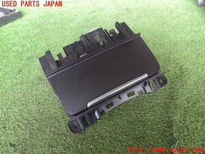 2UPJ-96787821]アウディ・A4 オールロードクワトロ(8KCDNA)灰皿1 中古