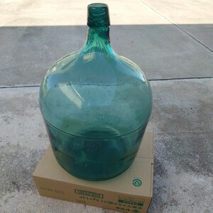 デミジョンボトル　古いガラス瓶　アンティークボトル　アンティークガラス　硝子　ディスプレイ　花瓶　ビン