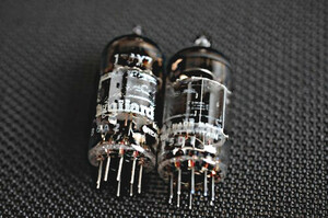 Mullard ECC83 12AX7 英国製