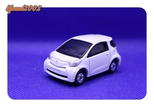 TOYOTA　IQ　トヨタ　アイキュー　TOMY TOMICA　トミカ製　ミニカー