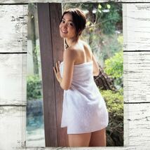 [高品質ラミネート処理][ 大島優子 AKB48 ] FRIDAY 2013年1/4 雑誌 切り抜き 9P B5フィルム 水着 グラビア アイドル 芸能人 女優_画像2