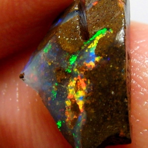 3.40cts 天然 ボルダーオパール 原石 未研磨 鉱物標本の画像1