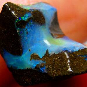 9.15cts 天然 ボルダーオパール 原石 未研磨 鉱物標本の画像4