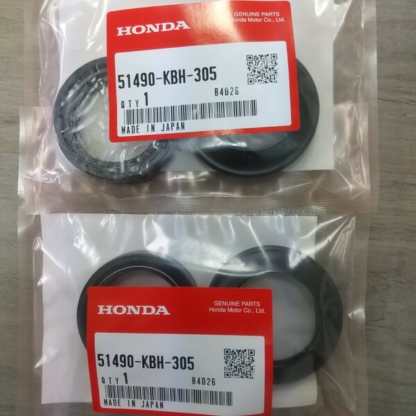 CBX400F NC07 CBX550F PC04 　フロントフォーク　フロントフォークシールセット １台分　 純正 新品　51490-MA6-305 51490-MA6-315　