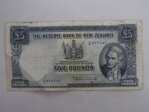 160519DK-GC1# New Zealand #5 pound note Ryuutsu staple product FIVE POUNDS| old . old coin 