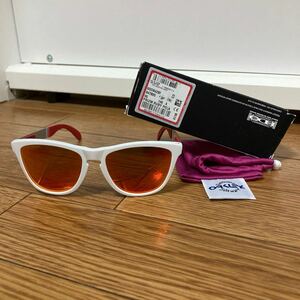 オークリー 偏光サングラス PRIZM P プリズムポラライズド　OO9428F-0555 フロッグスキン FROGSKINS MIX アジアンフィット UVカット 白