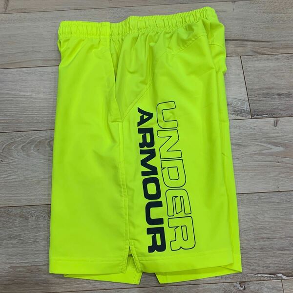 UNDER ARMOUR アンダーアーマー ハーフパンツ ショートパンツ 短パン トレーニング Mサイズ 蛍光イエロー ショーツ 