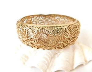  Vintage MONET stamp .. feeling exist Gold tone metal made. old presence exist bangle . gold have postage 220