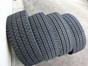 ★ 245/70R19.5 136/134J ★ 4本セット!! ★ DUNLOP ★ DECTES SP001　2022年製　約13㎜　引取可能　良品スタッドレス　245/70/19.5　②