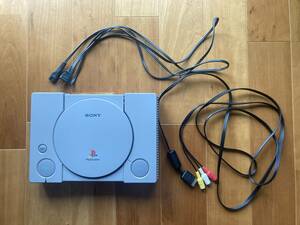 【中古】SONY 初代プレイステーション 本体 SCPH-7000 ACケーブル付き AVケーブル付き 箱なし プレステ Play Station