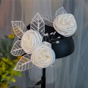 新入荷！ホワイト　お花　ヘッドドレス　ヘアーアクセサリー　結婚式　かわいい　