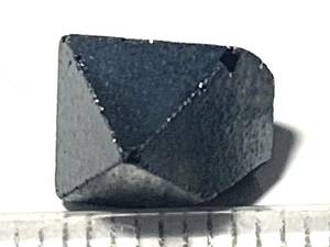 八面体磁鉄鉱 7-5・1~2g程度（パキスタン産鉱物標本）