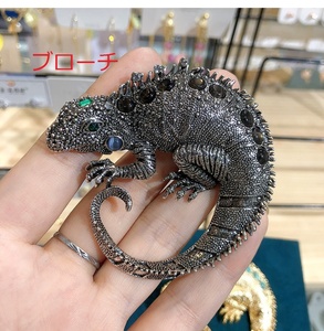 [トカゲとかげ蜥蜴ブローチ銀色黒]ゲッコウ ピンバッジ ヤモリ動物ペット爬虫類ピン生き物イモリ足のある蛇クリスタル銀イグアナ緑ブラック