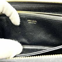 極美品 超希少 PRADA プラダ ラウンドファスナー 長財布 ロボット サフィアーノレザー 三角ロゴ サークル 黒 ブラック ウォレット メンズ_画像6