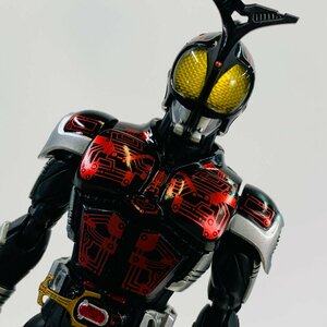 難あり中古品 S.H.Figuarts フィギュアーツ 真骨彫製法 仮面ライダーカブト 仮面ライダーダークカブト