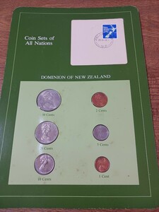  New Zealand money & stamp set 1982