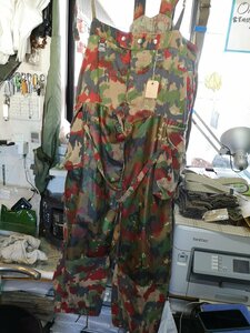 スイス軍放出品　M83アルペンカモ　サスペンダーパンツ54/88