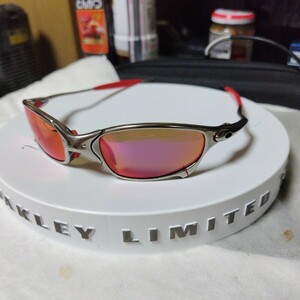 OAKLEY