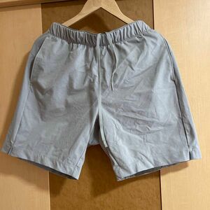 ユニクロ　ストレッチショートパンツ　サイズM 