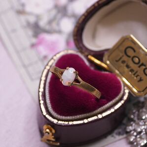 ＊K10小さなホワイトオパールリング＊英国ヴィンテージ イギリス アンティーク 指輪 金 昭和レトロ ring vintage antique gold (検K18 の画像3
