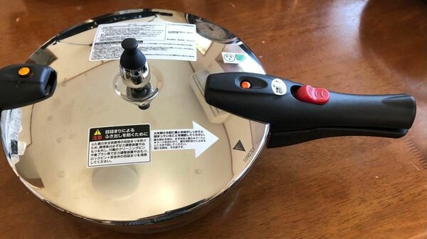 ドウシシャ製　ステンレス片手圧力鍋　ＩＨ対応　３リットル　SIN TA002 
