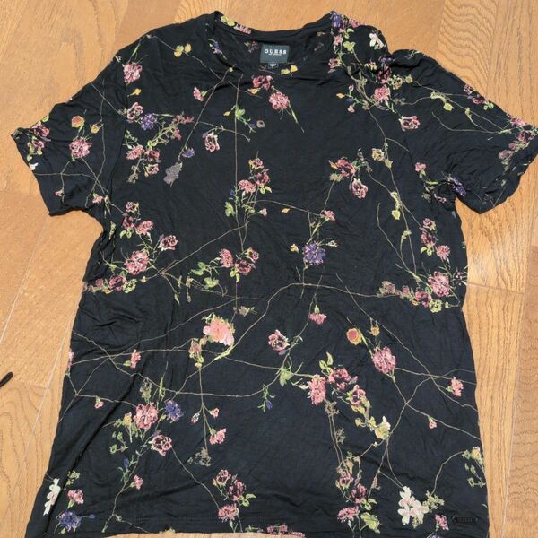 GUESS　ゲス　Tシャツ　総柄　花柄　レーヨン