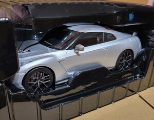 FIRST18 1/18 GT-R 2017