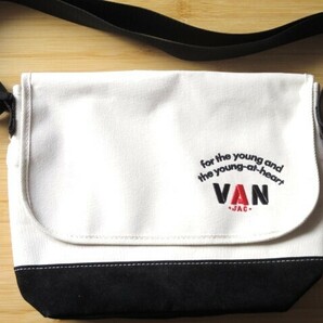 VAN JAC 『 アーチロゴ刺繍 メッセンジャーバッグ 』 ショルダーバッグ ヴァンヂャケット 送料無料！！の画像1