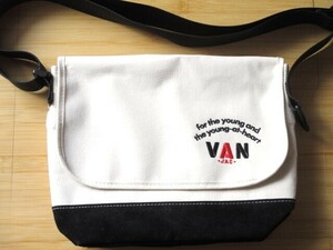VAN JAC 『 アーチロゴ刺繍 メッセンジャーバッグ 』 ショルダーバッグ ヴァンヂャケット 送料無料！！