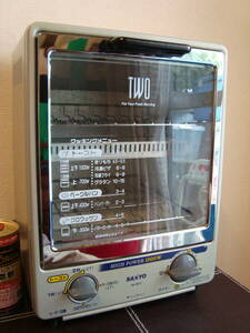サンヨー Sanyo　三洋電機　オーブントースター SK-WT2(S) タテ型のトースター　生産終了品 2004年販売開始　ぴかぴかの中古品【送料無料】