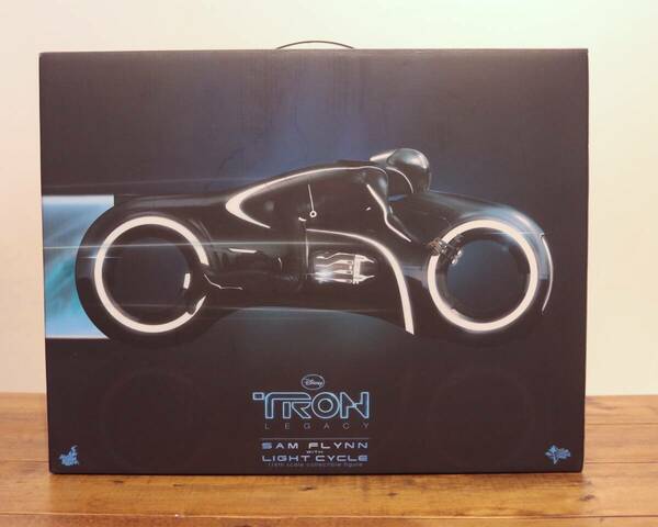 TRON LEGACY SAM FLYNN WITH LIGHT CYCLE ホットトイズ トロン：レガシー 1/6　ライト・サイクル＆サム・フリン 新品