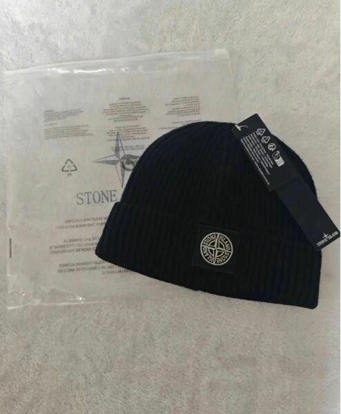 STONE ISLAND BEANIE BLACK ニット帽