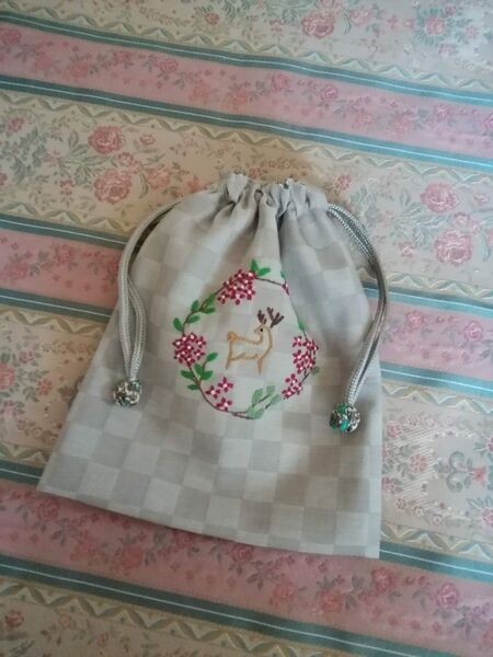 ハンドメイド 花サークル刺繍 巾着ポーチ