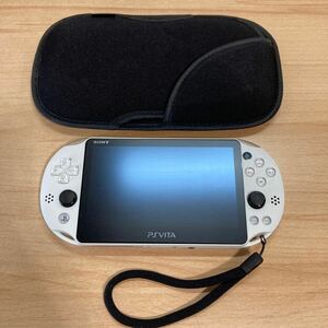 美品 PSVITA プレイステーション・ヴィータ 本体 PCH-2000 ホワイト ソニー SONY カバー付き(8-1)