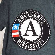 【アメリカ古着】GILDAN ギルダン　Volunteer Mississippi AMERICORPS クルーネック 半袖シャツ USメンズ：Sサイズ グレー カラーTシャツ_画像2