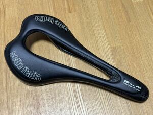 美品 Selle Italia SLR Tekno Flow セライタリア フルカーボンサドル