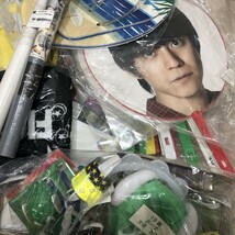 ジャニーズ ( 関ジャニ 嵐 V6 キスマイ ) 等 カレンダー 写真 ライブ タオル バッグ キーホルダー 等 グッズ 14.5kg まとめ セット[Q6717]_画像3