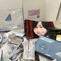 ① 坂道 乃木坂 日向坂 欅坂 46 グッズ (タオル クリアファイル ペンライト キーホルダー カレンダー 缶バッチ ) 等 まとめ セット[C4332]_画像4