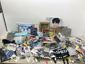 ジャニーズ ( 関ジャニ JUMP キスマイ ) 等 カレンダー 写真 ライブ タオル バッグ キーホルダー 等 グッズ 15kg まとめ セット[C1343]