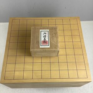 o527 将棋盤 将棋駒 天童特産 木製 へそあり 脚付き 厚み17.5cm 中古の画像1