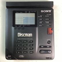 y5313 SONY Discman D-350 バッテリーケース 専用ケース付き ソニー CDプレーヤー ディスクマン レトロ 当時物 希少 通電確認済 ジャンク_画像1