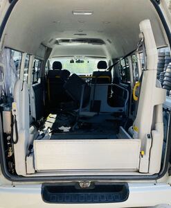  used ( a little scratch . dirt equipped ) * receipt possibility * H22 year 200 series Hiace DX electric lift / power lift well cab nursing vehicle wheelchair secondhand goods 