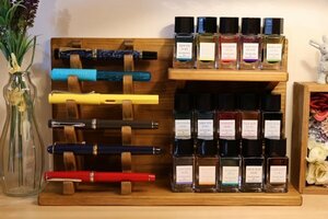 Art hand Auction Fountain pen, Iroshizuku, pen holder, ink, storage, display rack, antique, display stand, interior, wall shelf, handmade, 70pine, stationery, Writing implements, Fountain pen ink