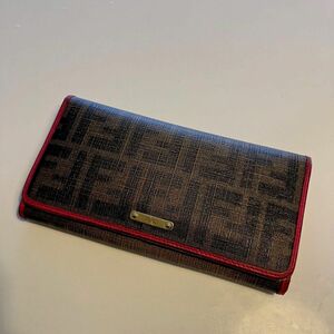 FENDI フェンディ 長財布 ズッカ　ピンク　二つ折り長財布 レザー　FFロゴ