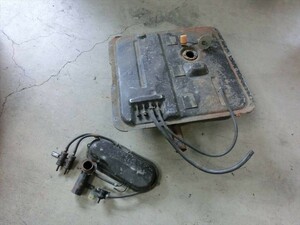 T[ru4-66][170 size ]* Mazda /STBV Familia Puresuto van 1300 Deluxe/ fuel tank /* scratch * rust * dirt have 